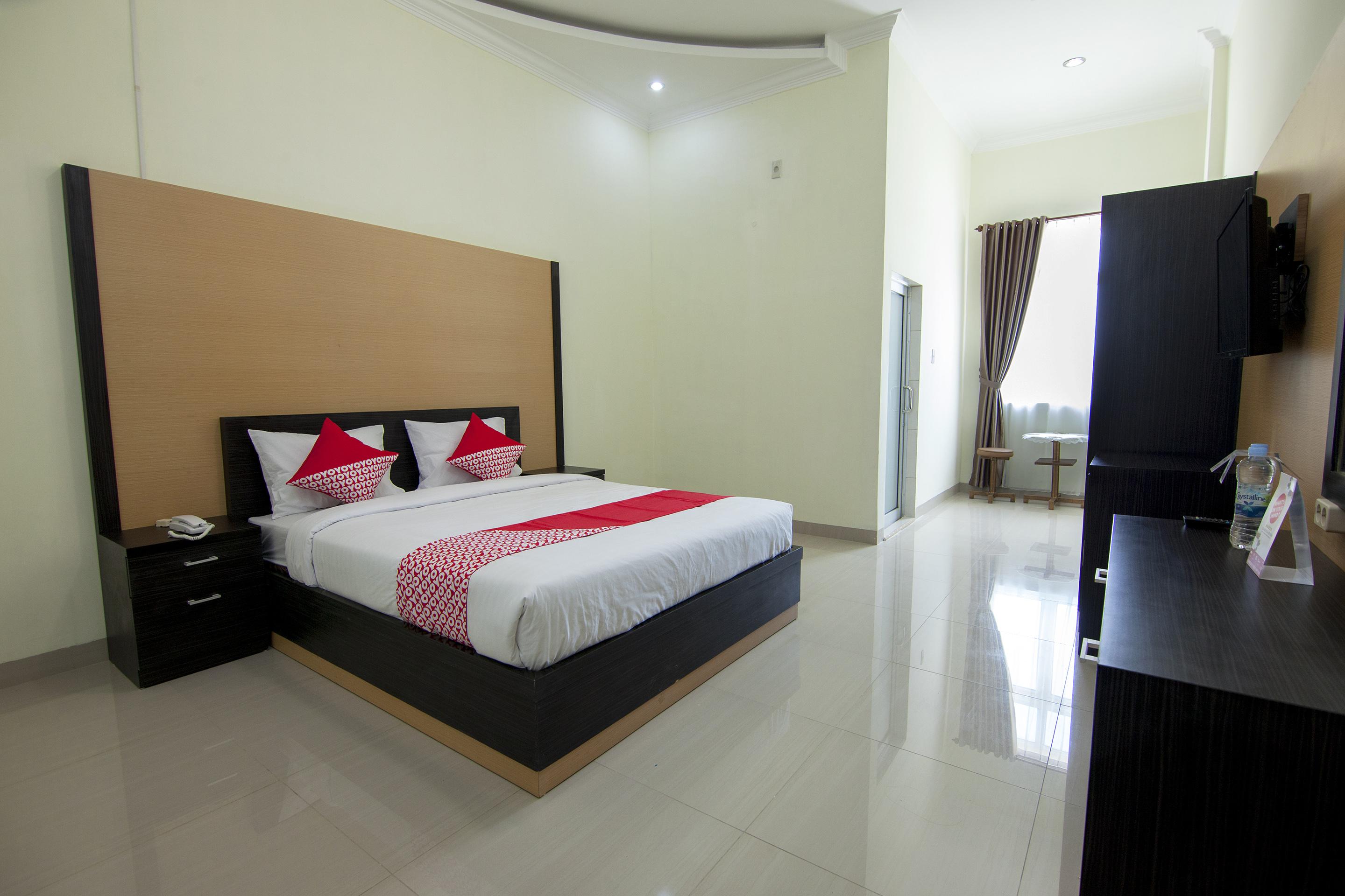 Capital O 540 Esther Hotel Balige Esterno foto