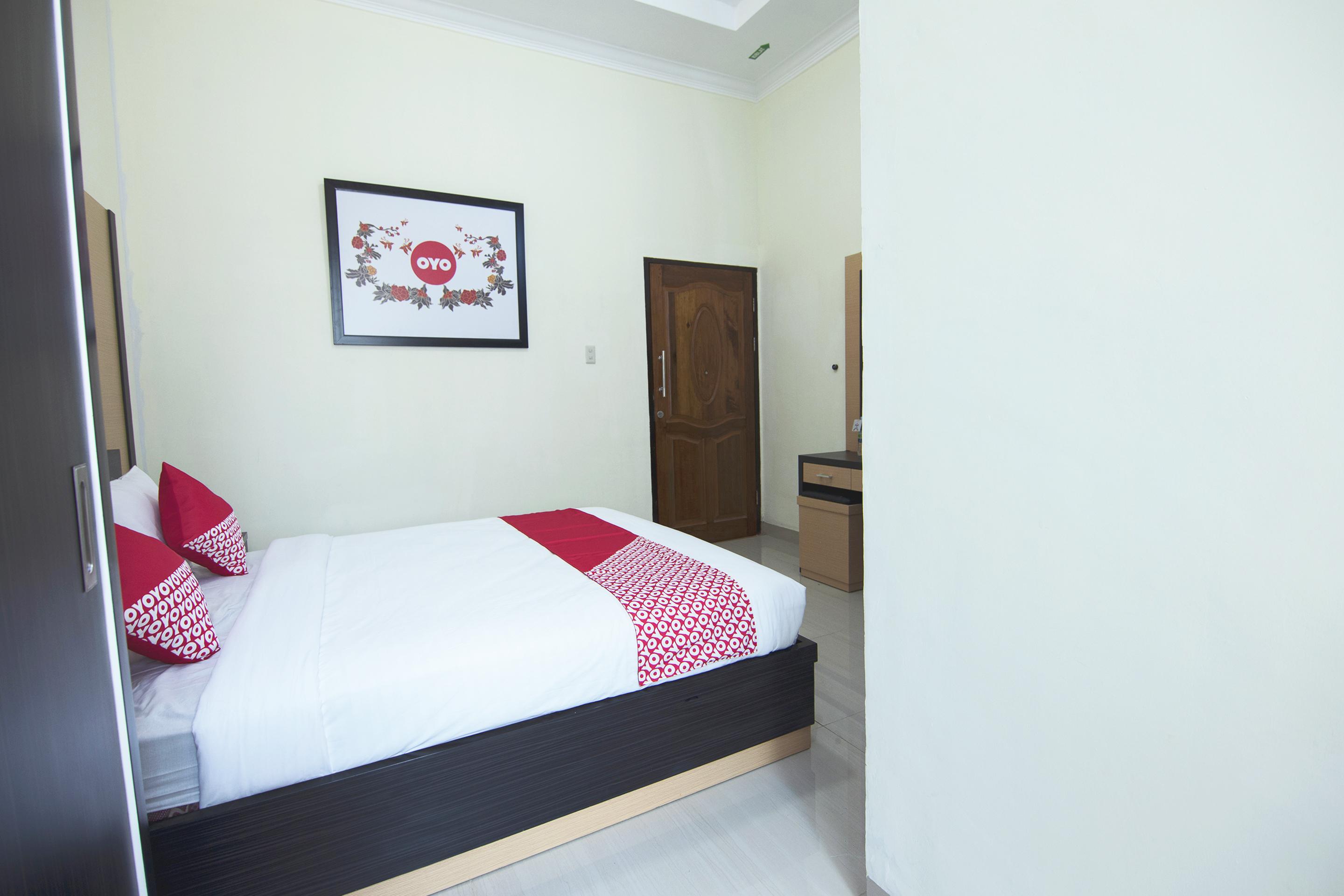 Capital O 540 Esther Hotel Balige Esterno foto