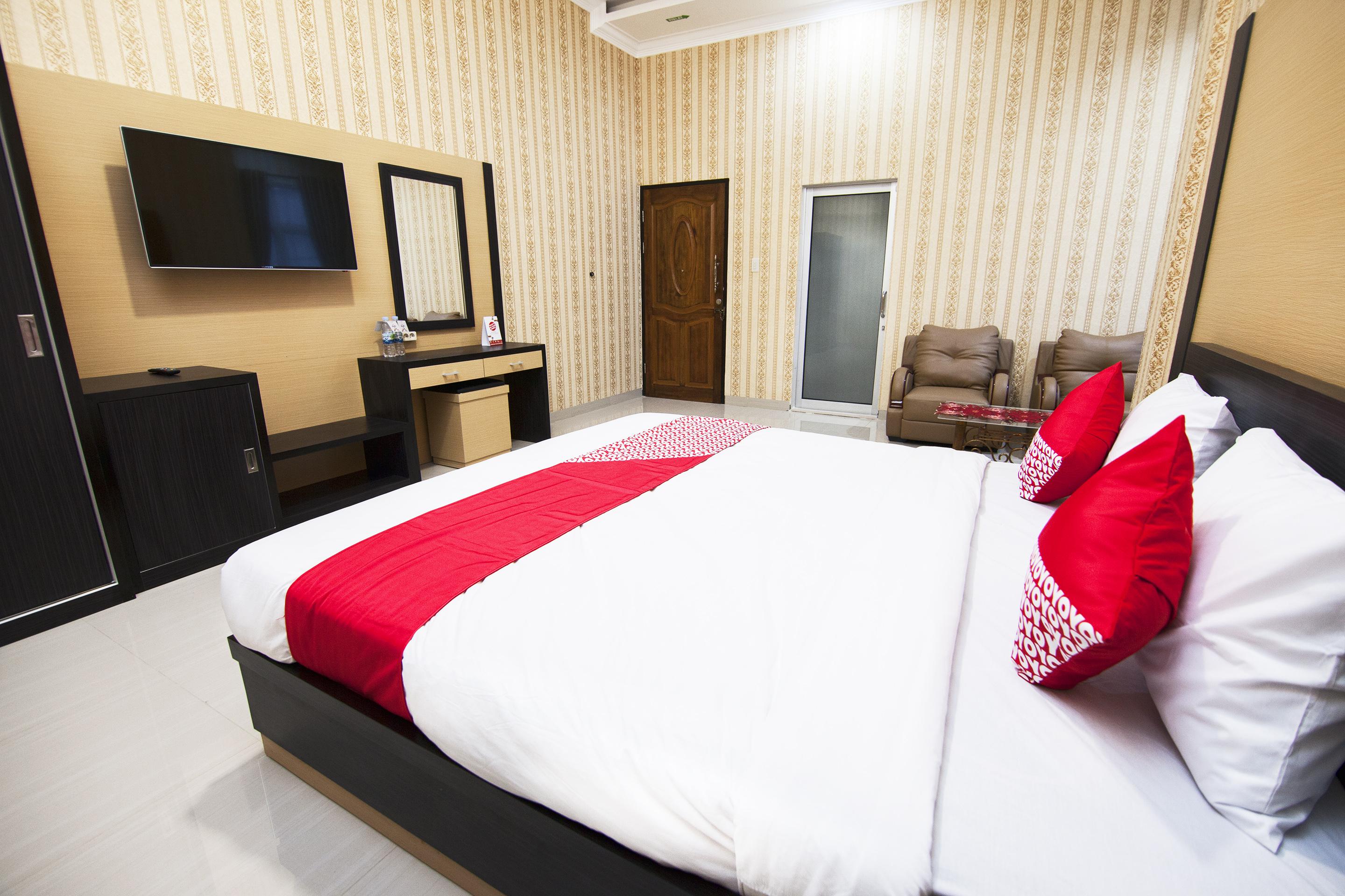Capital O 540 Esther Hotel Balige Esterno foto