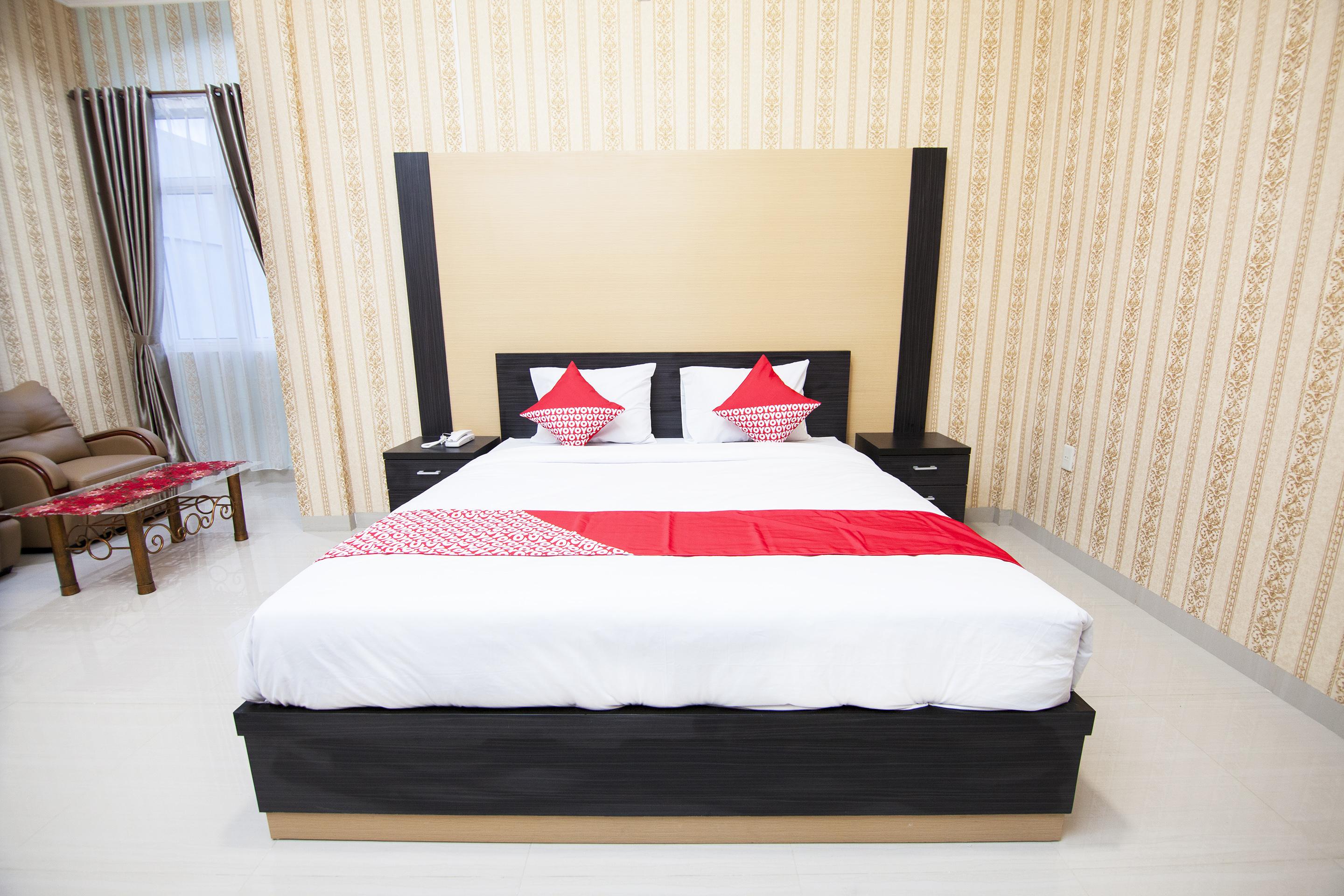 Capital O 540 Esther Hotel Balige Esterno foto