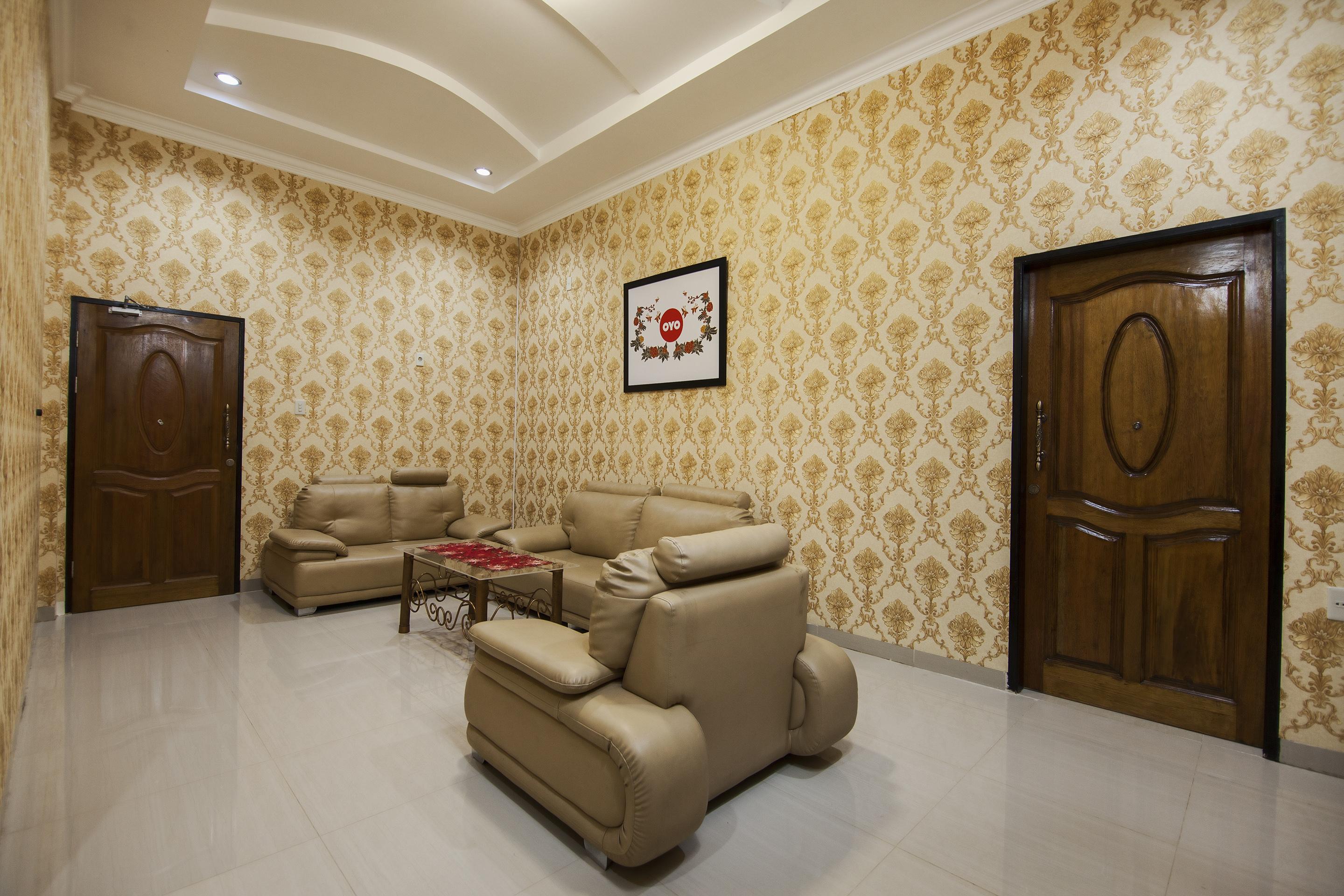 Capital O 540 Esther Hotel Balige Esterno foto
