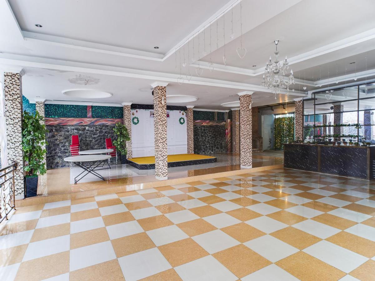 Capital O 540 Esther Hotel Balige Esterno foto