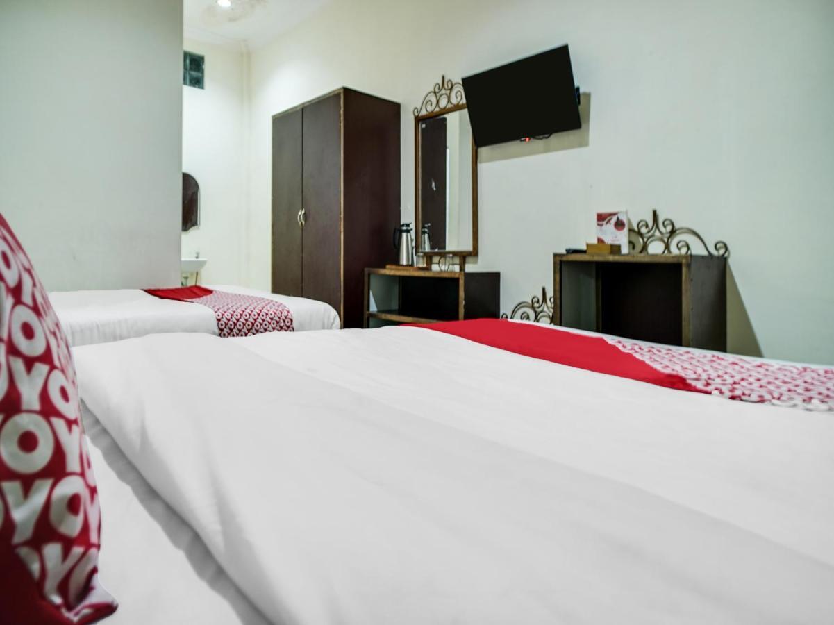 Capital O 540 Esther Hotel Balige Esterno foto