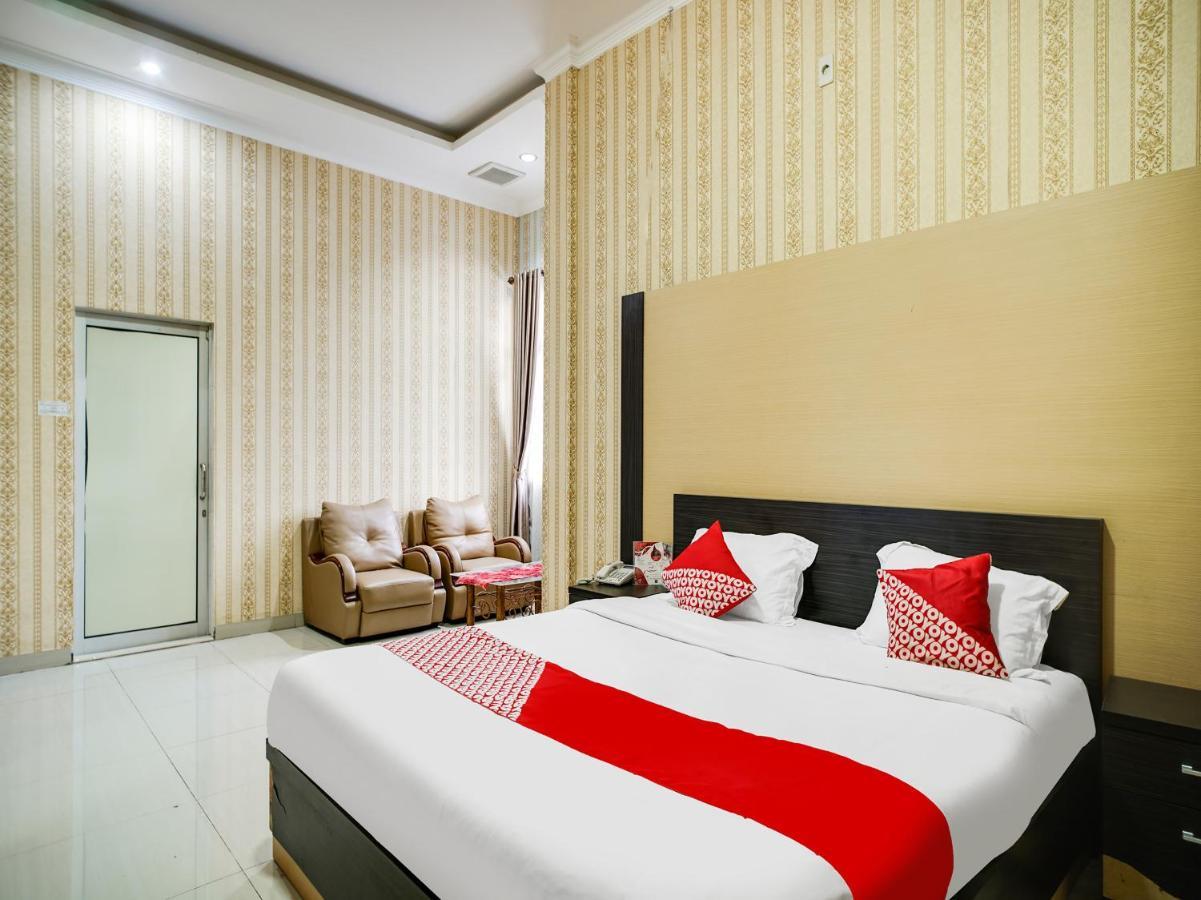 Capital O 540 Esther Hotel Balige Esterno foto