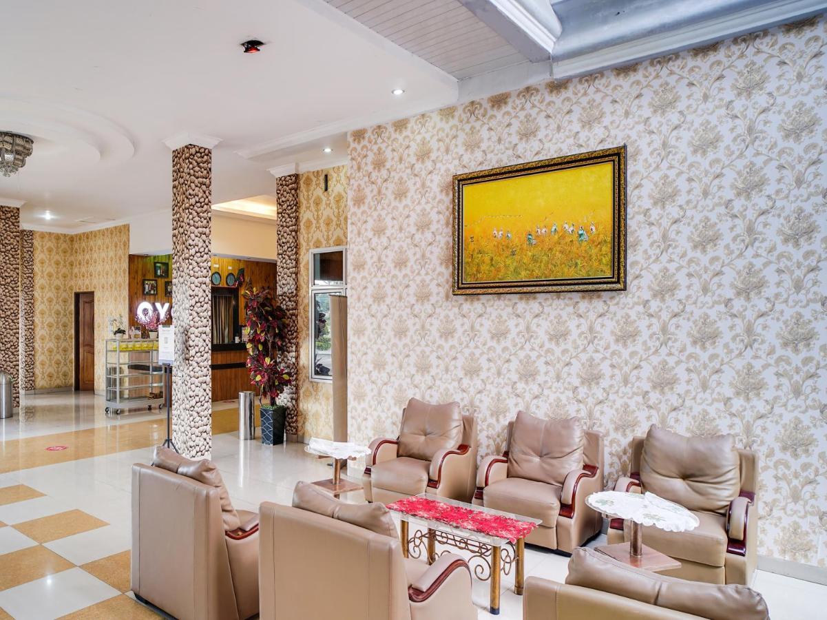 Capital O 540 Esther Hotel Balige Esterno foto
